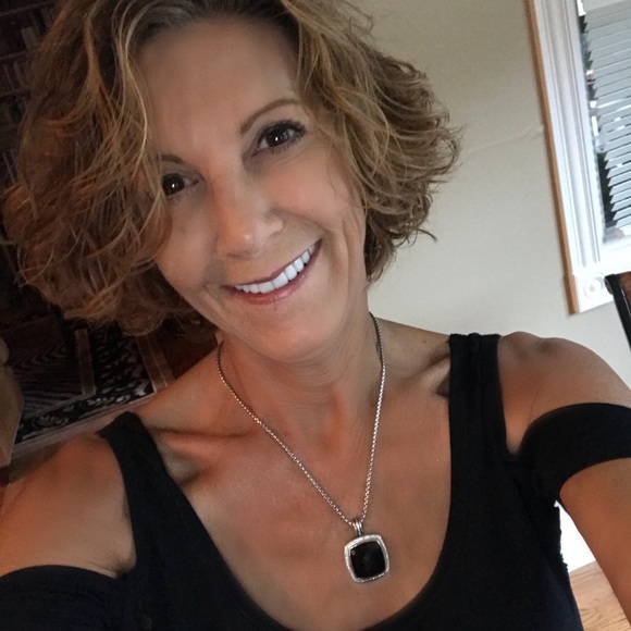 Meet your Posher, Jeanne - Picture 1 of 12